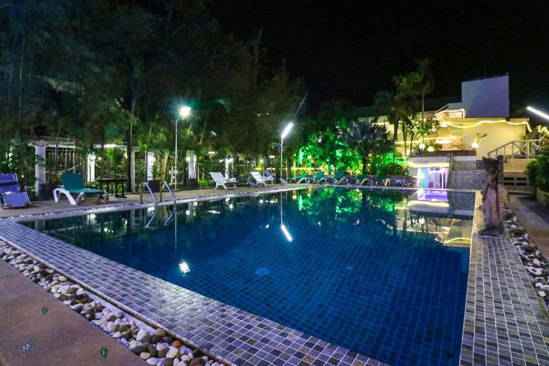 Natural Beach Hotel And Baan Sila - Havuz