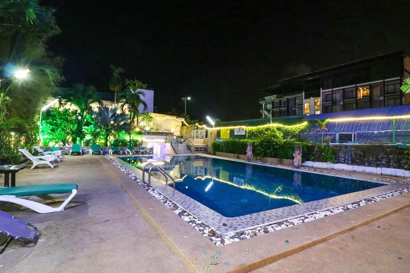 Natural Beach Hotel And Baan Sila - Havuz