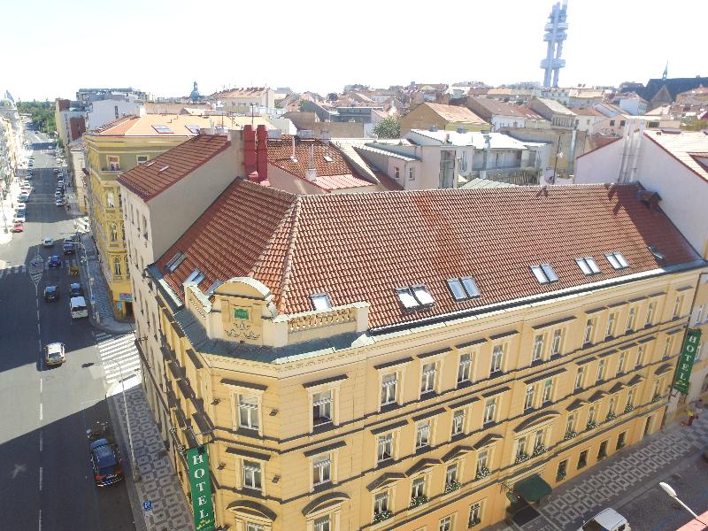 Three Crowns Hotel - Genel