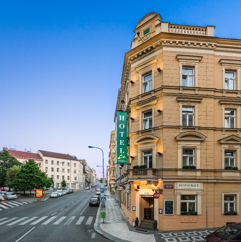 Three Crowns Hotel - Genel
