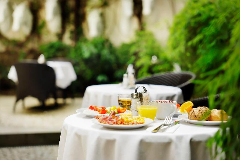 Three Crowns Hotel - Genel