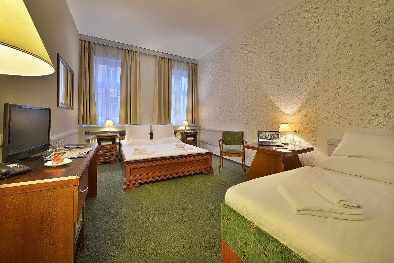 Three Crowns Hotel - Oda