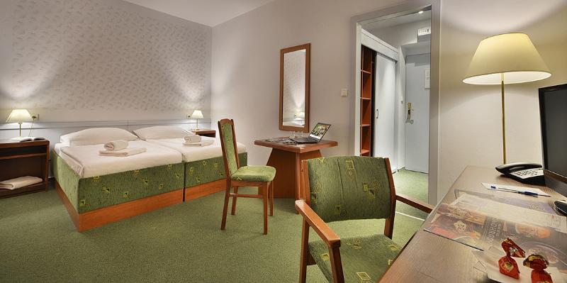 Three Crowns Hotel - Oda