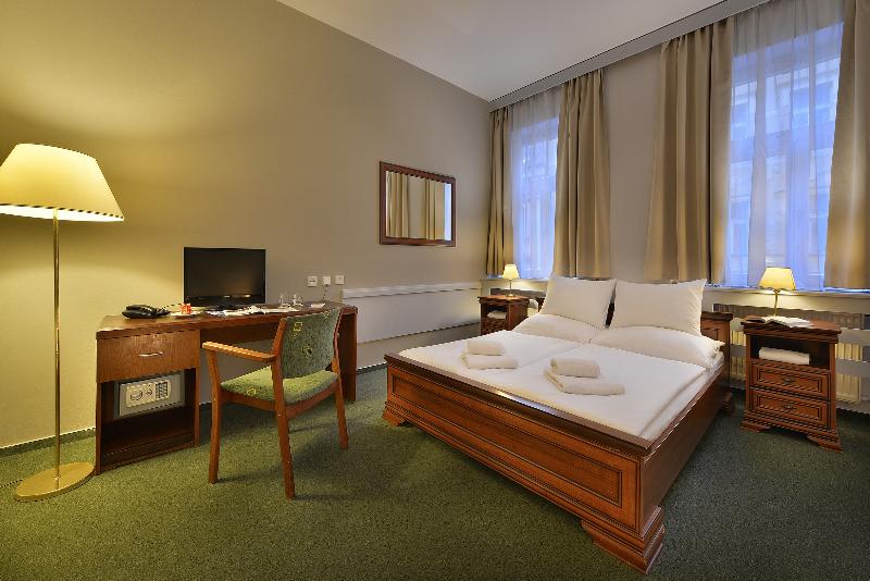 Three Crowns Hotel - Oda