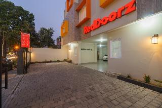 RedDoorz near Taman Makam Pahlawan Cikutra otel fotoğrafı