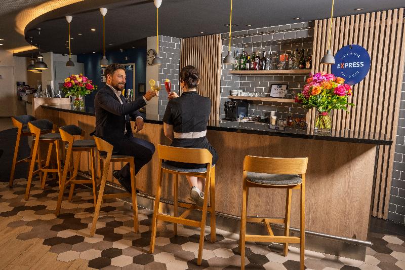 Holiday Inn Express Geneva Airport - Bar