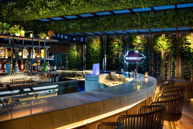 Doubletree By Hilton Surabaya - Bar
