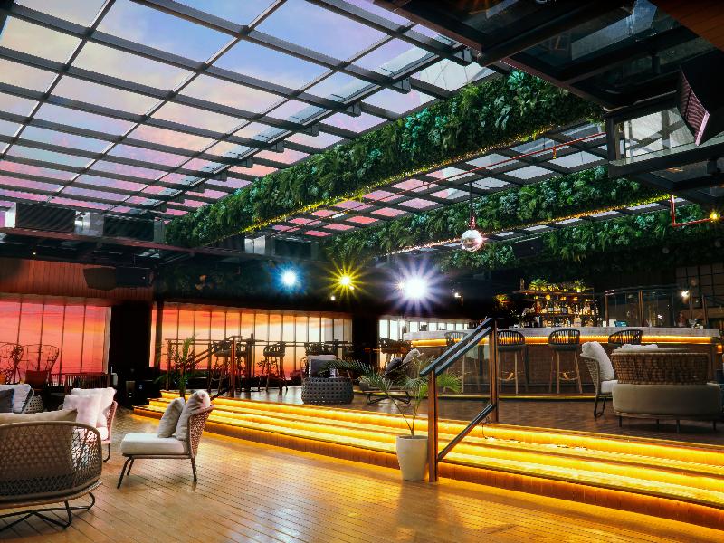 Doubletree By Hilton Surabaya - Bar