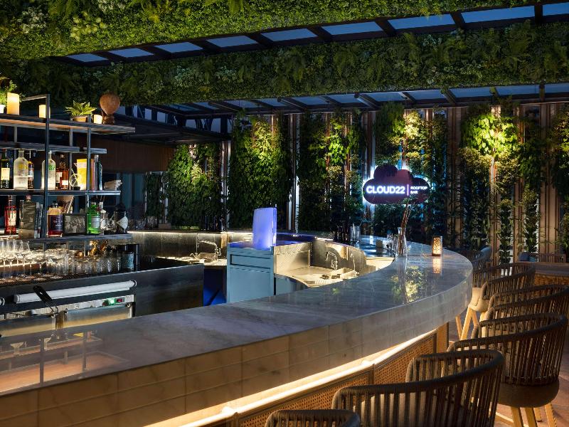 Doubletree By Hilton Surabaya - Bar
