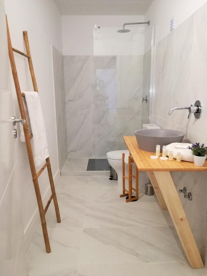 Temple Suites Guesthouse - Oda