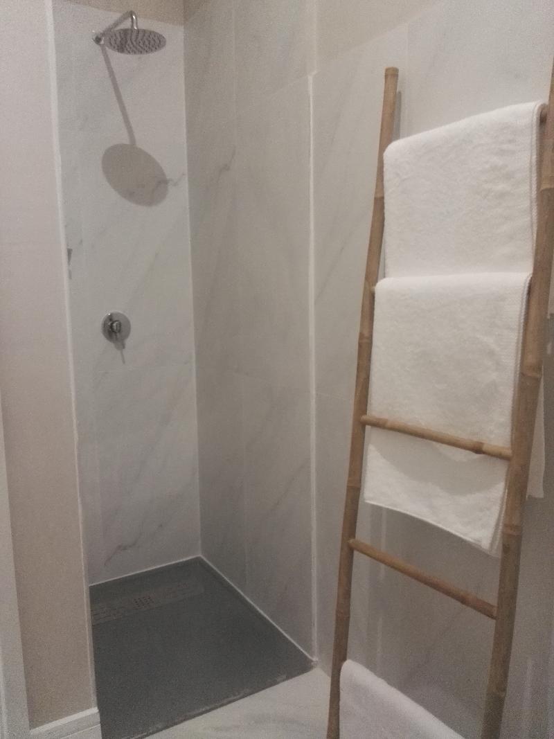 Temple Suites Guesthouse - Oda