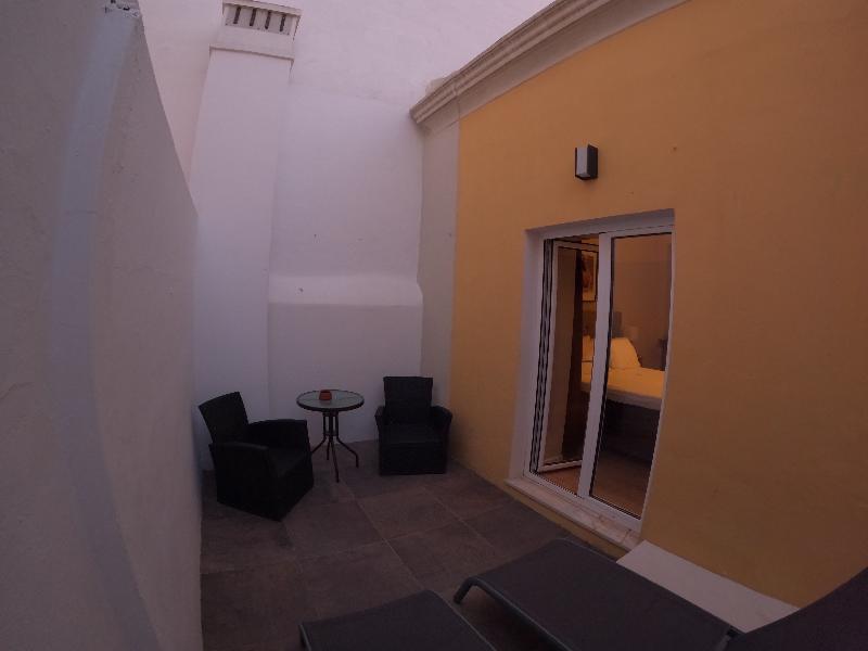 Temple Suites Guesthouse - Oda