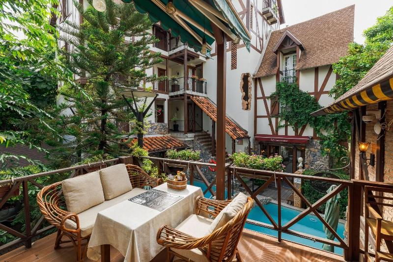 Le Charcoa Hotel - Restoran