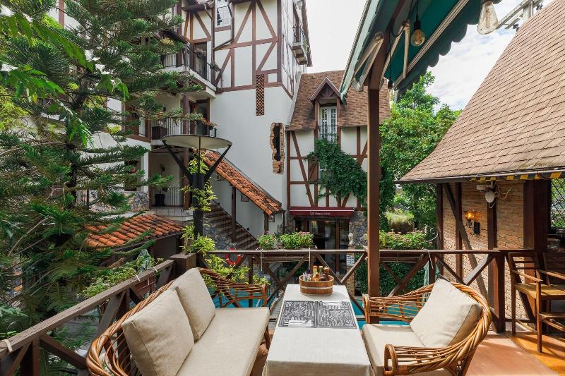 Le Charcoa Hotel - Restoran