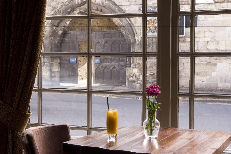The Chapter House - Bar