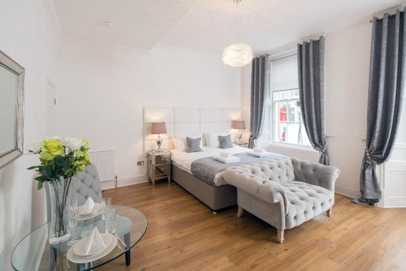 Edinburgh Castle Apartments And Suites - Oda