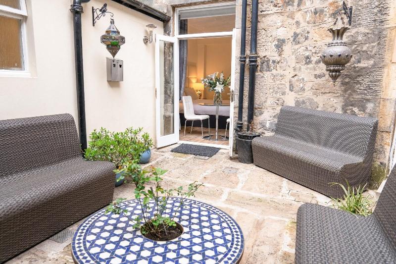 Edinburgh Castle Apartments And Suites - Teras