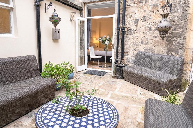 Edinburgh Castle Apartments And Suites - Teras