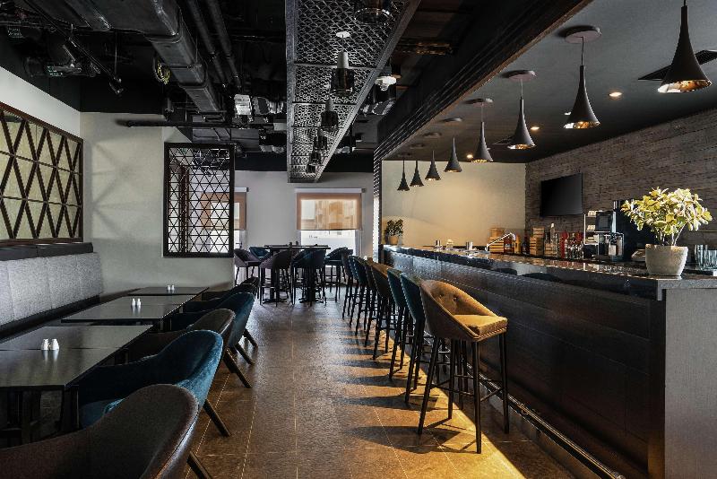 Hampton by Hilton Dubai Al Barsha - Bar