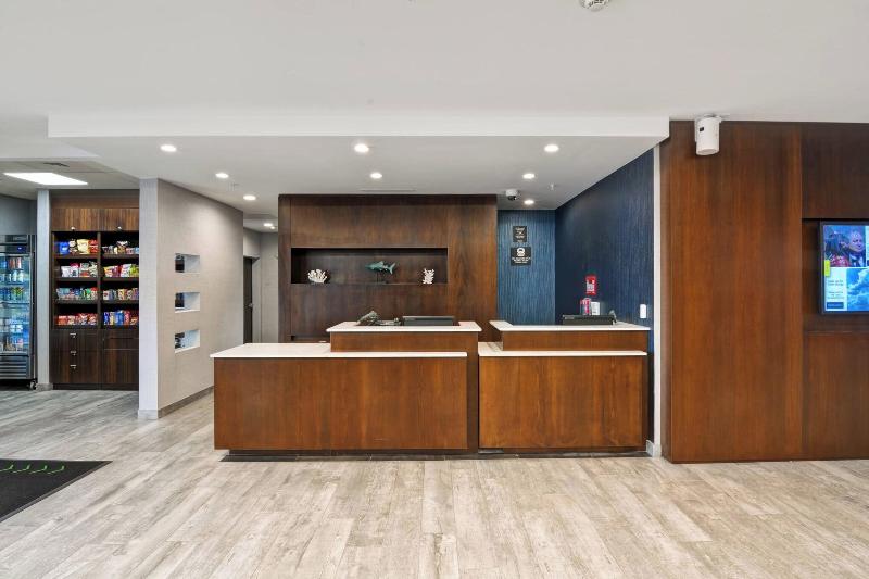 Courtyard Long Island Islip Courthouse Complex - Lobi