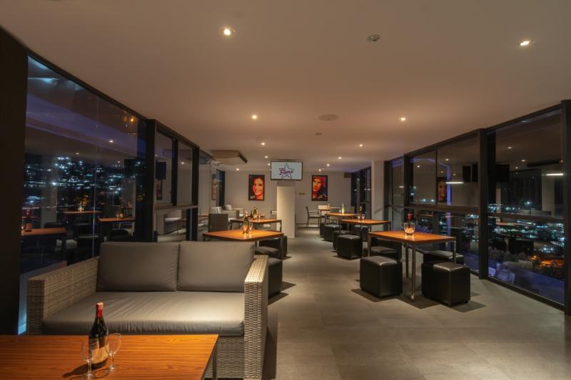 FOX Hotel Jayapura - Bar