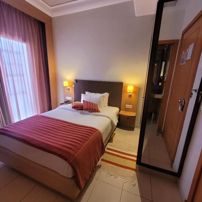 HOTEL TIBA - Oda