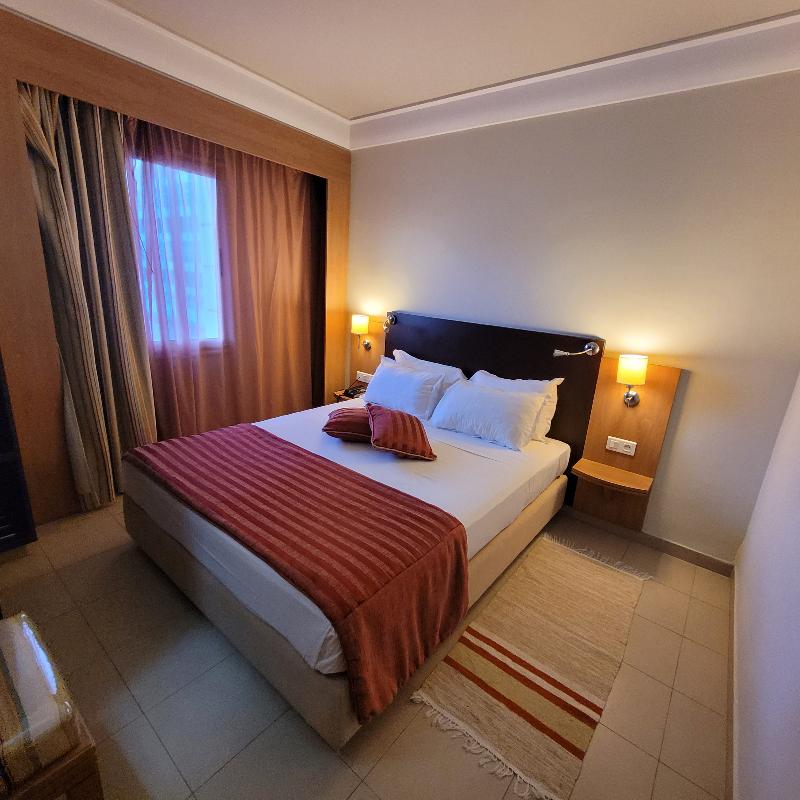 HOTEL TIBA - Oda