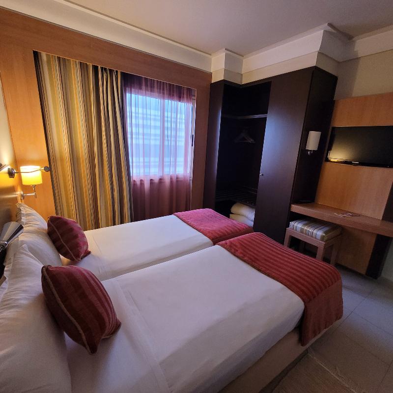 HOTEL TIBA - Oda