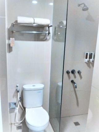 Lynn Hotel Serang fotoÄŸrafÄ±