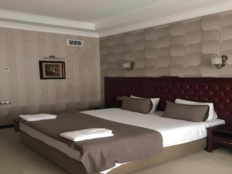 Capitol Hotel - Genel