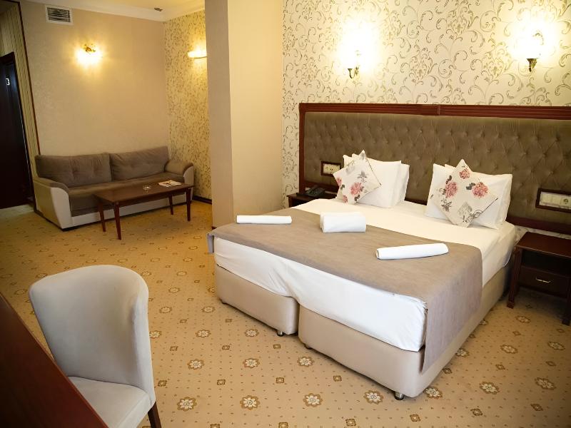 Capitol Hotel - Genel