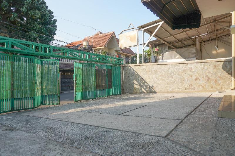 RedDoorz near Kemang Square - Lobi