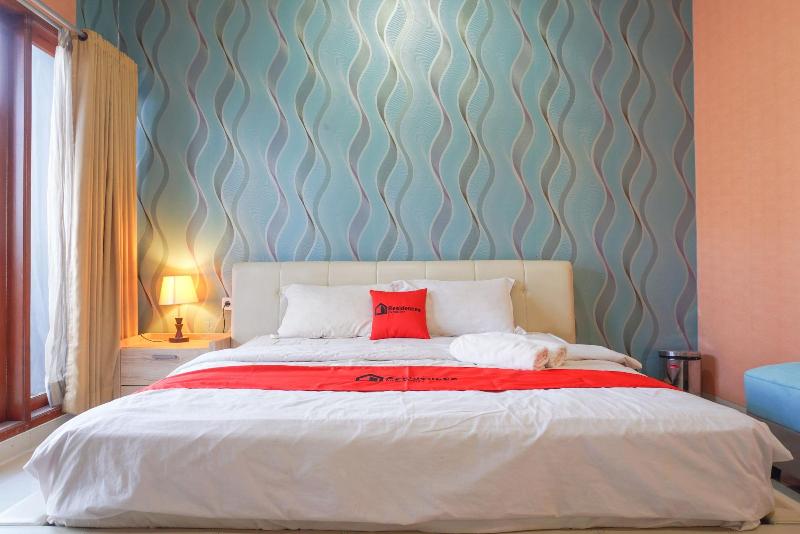 RedDoorz near Kemang Square - Oda