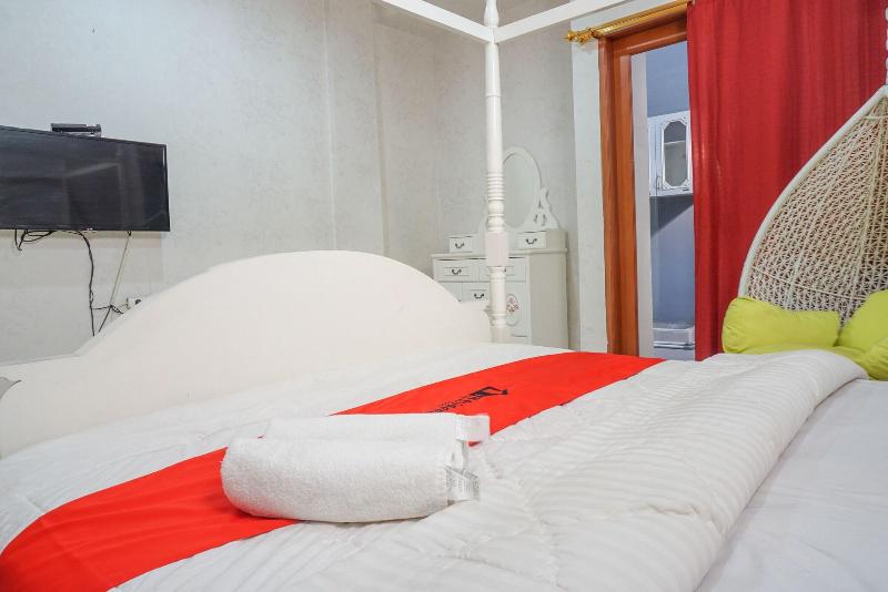 RedDoorz near Kemang Square - Oda