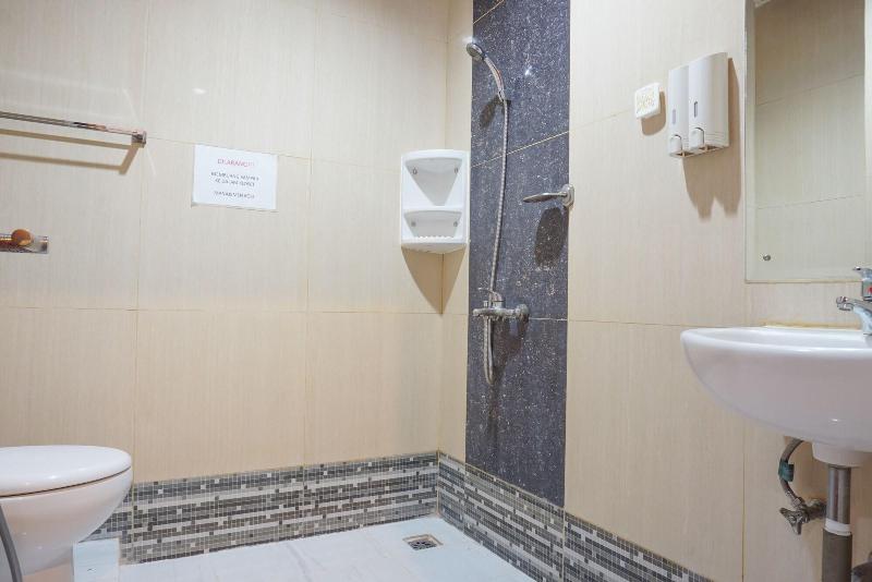 RedDoorz near Kemang Square - Oda