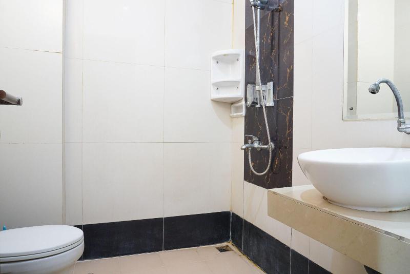 RedDoorz near Kemang Square - Oda
