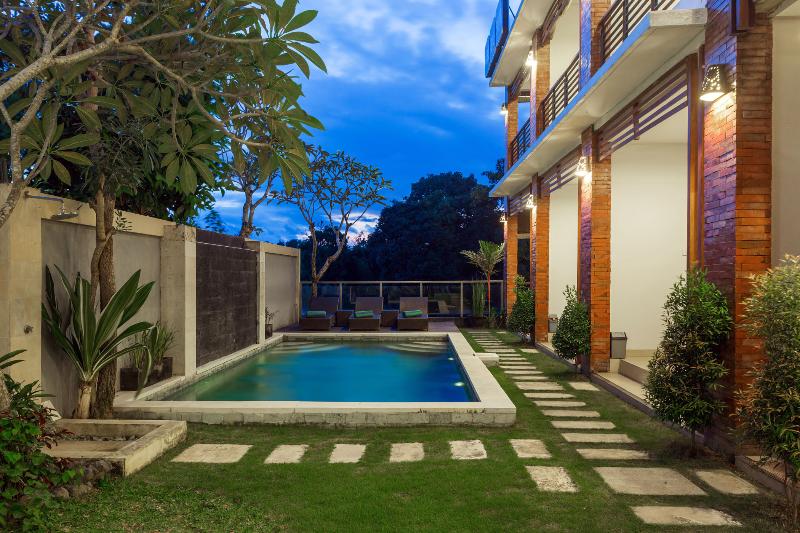 Kubu Bali Suite Seminyak - Havuz