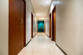 RedDoorz Plus near Blok M Square otel fotoğrafı