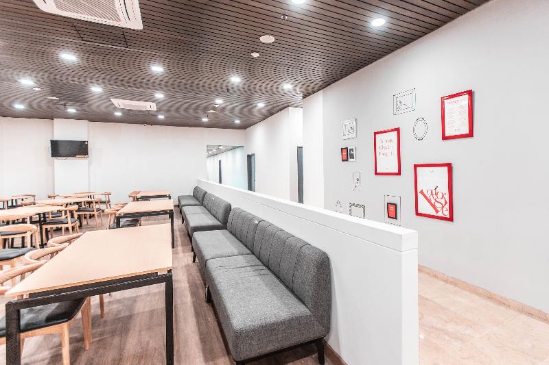 Super OYO Townhouse 1 Hotel Salemba - Lobi
