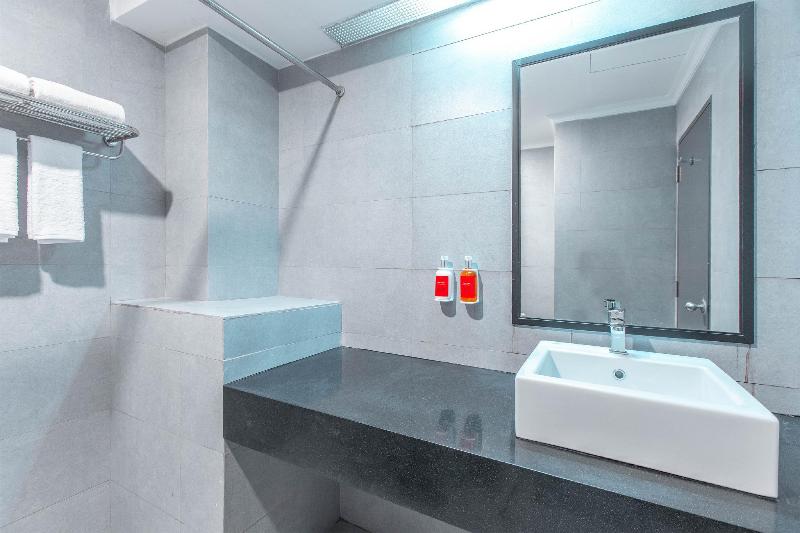 Super OYO Townhouse 1 Hotel Salemba - Oda