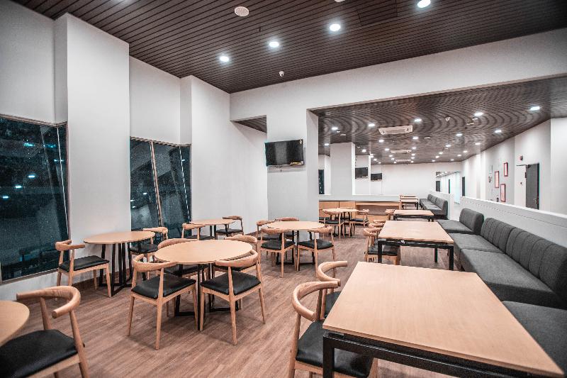 Super OYO Townhouse 1 Hotel Salemba - Restoran
