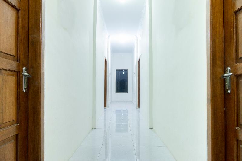 700 Griya Hanum Syariah - Lobi