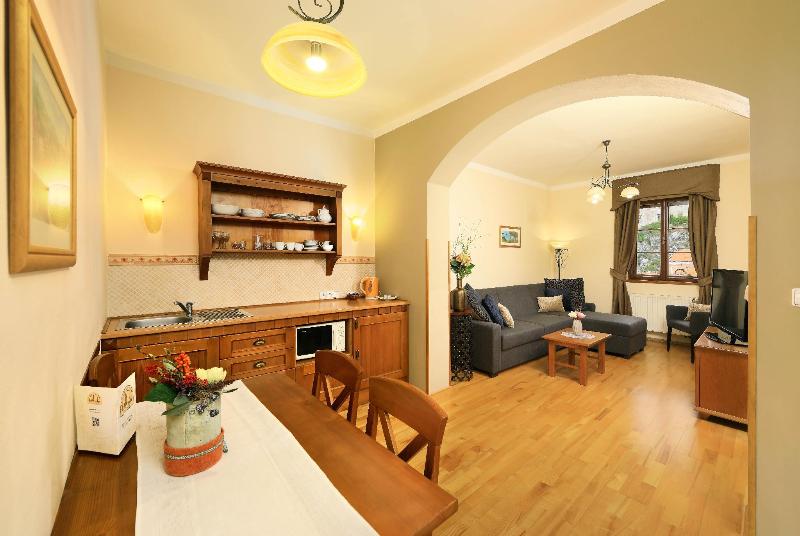 Castle View Apartments - Genel