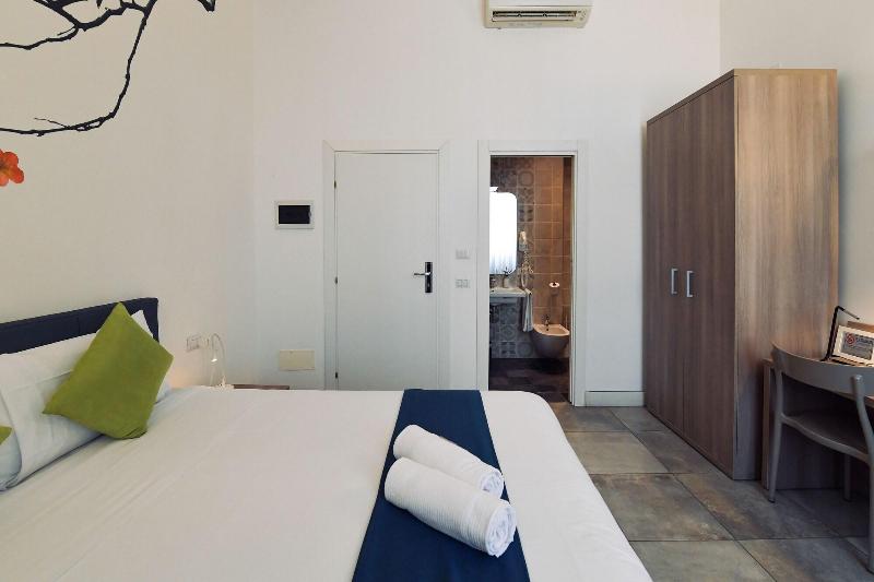 Suites Farnese Design Hotel - Oda