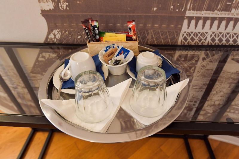 Suites Farnese Design Hotel - Oda