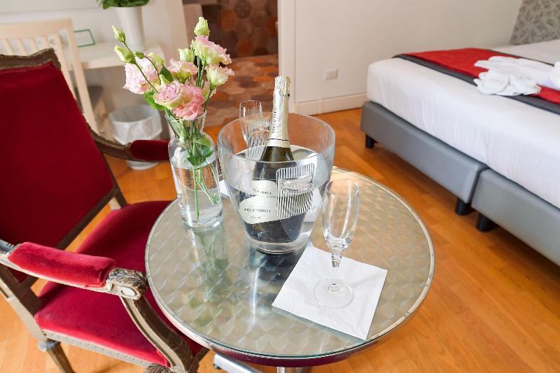 Suites Farnese Design Hotel - Oda