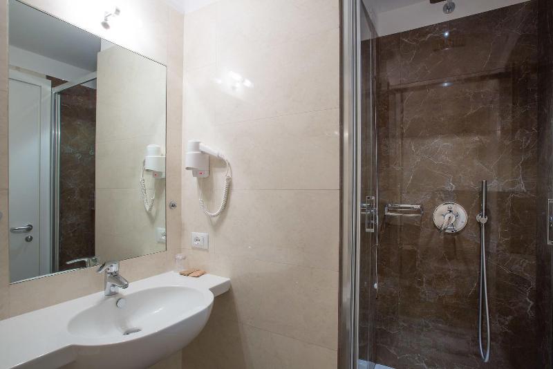 Floris Hotel - Oda