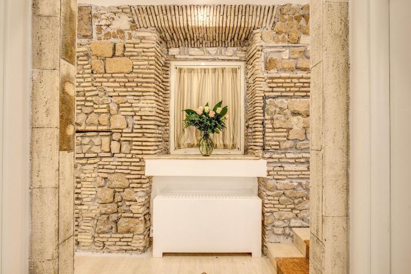 Pantheonview Luxury Suites - Lobi