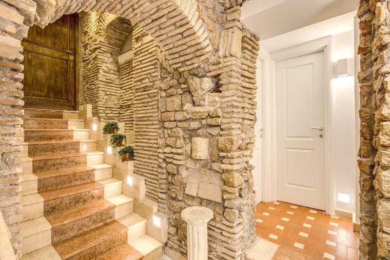 Pantheonview Luxury Suites - Lobi