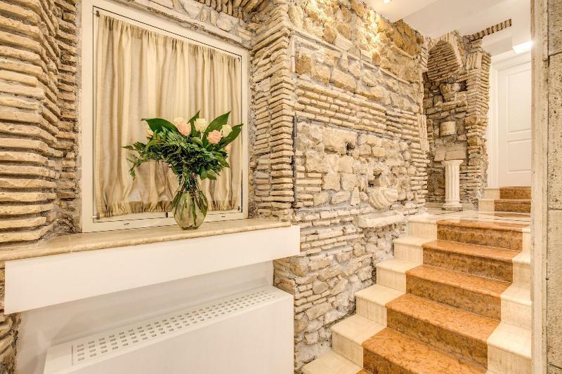 Pantheonview Luxury Suites - Lobi